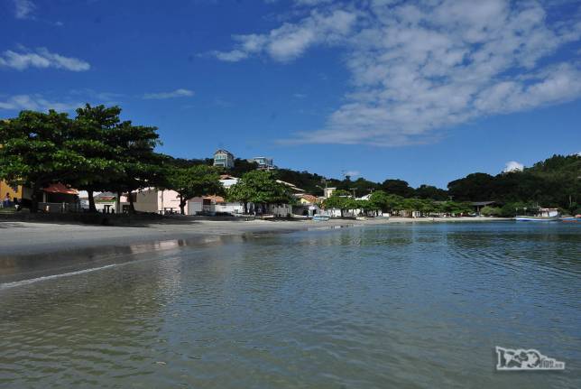 Praia da Armação da Piedade, a primeira a ser ocupada no município de Governador Celso Ramos, litoral de Santa Catarina